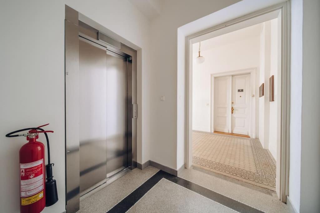 Magnificent Historical Penthouse In The Heart Of Prague Appartement Buitenkant foto