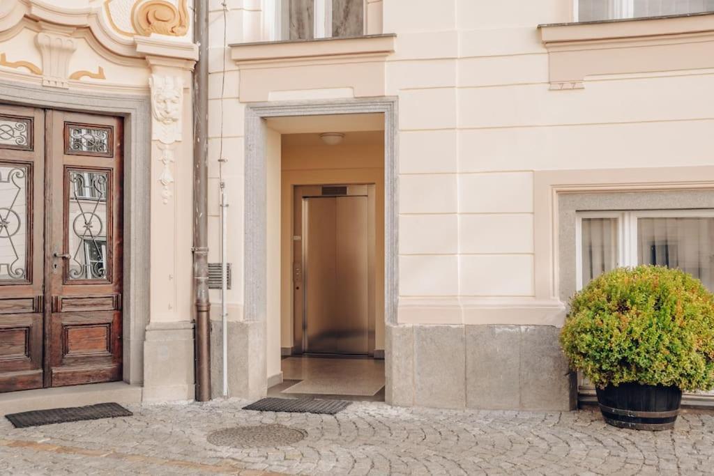 Magnificent Historical Penthouse In The Heart Of Prague Appartement Buitenkant foto